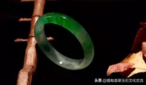 怎么辨别翡翠手镯好坏图解,翡翠手镯好坏最简单方法