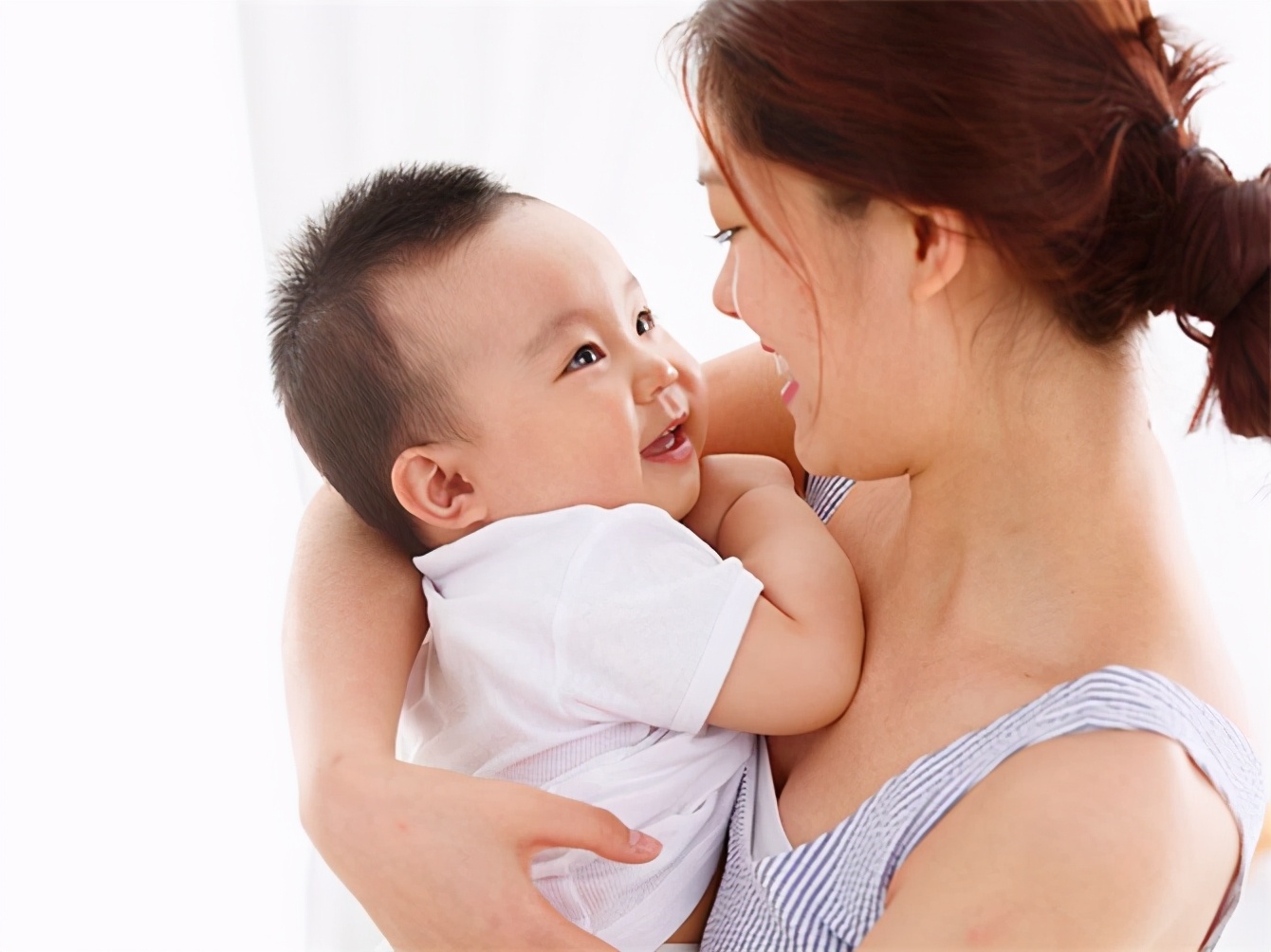 宝宝攒肚拉不出来怎么办,宝宝攒肚后臭臭是什么样的