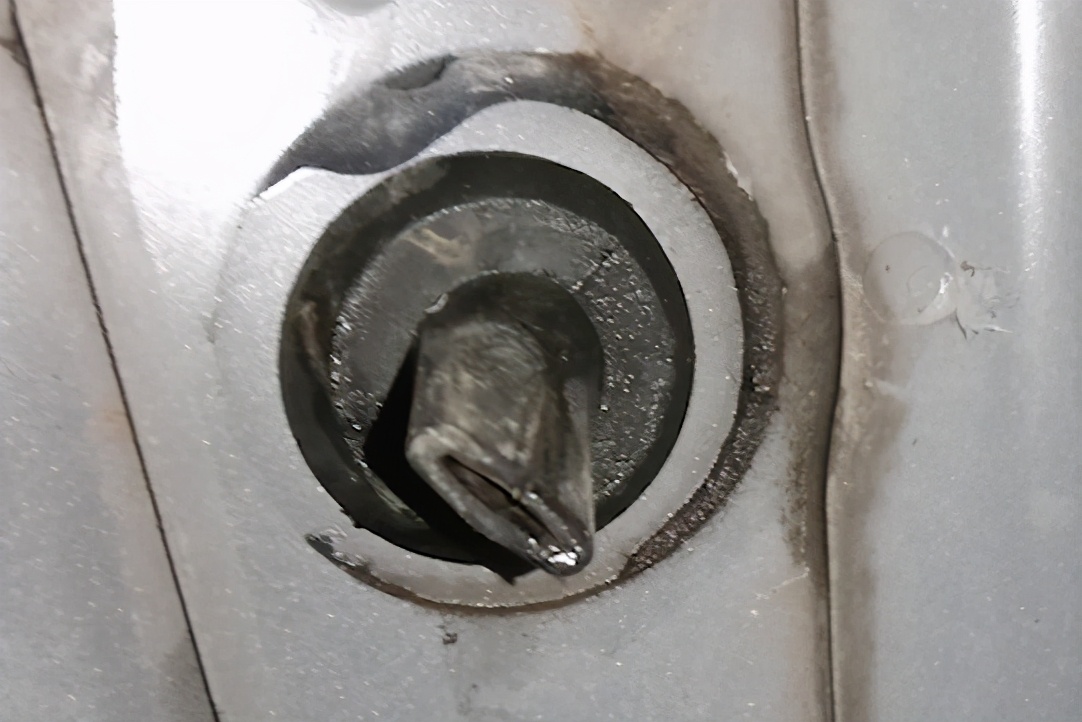 宝马渗油烧机油能解决吗,德系车普遍烧机油漏水渗机油