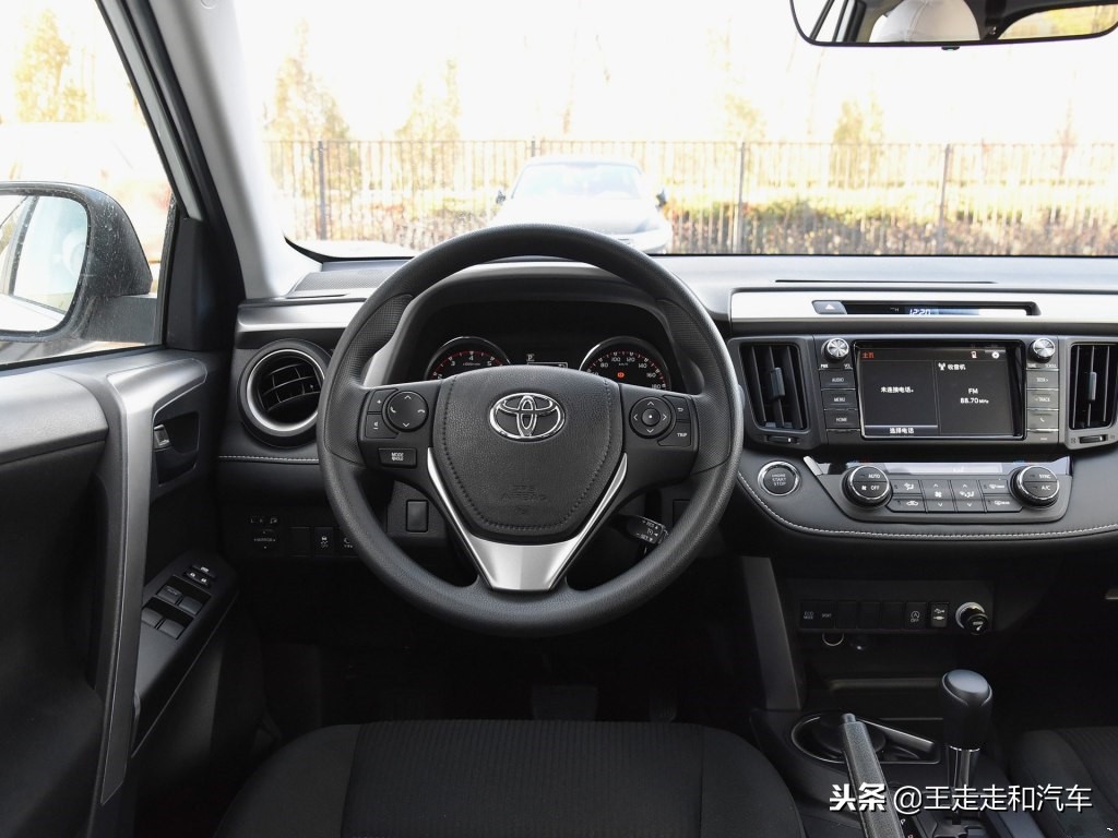 丰田RAV4荣放起步16万，都是皮实耐用，为什么就卖不过奇骏和CRV