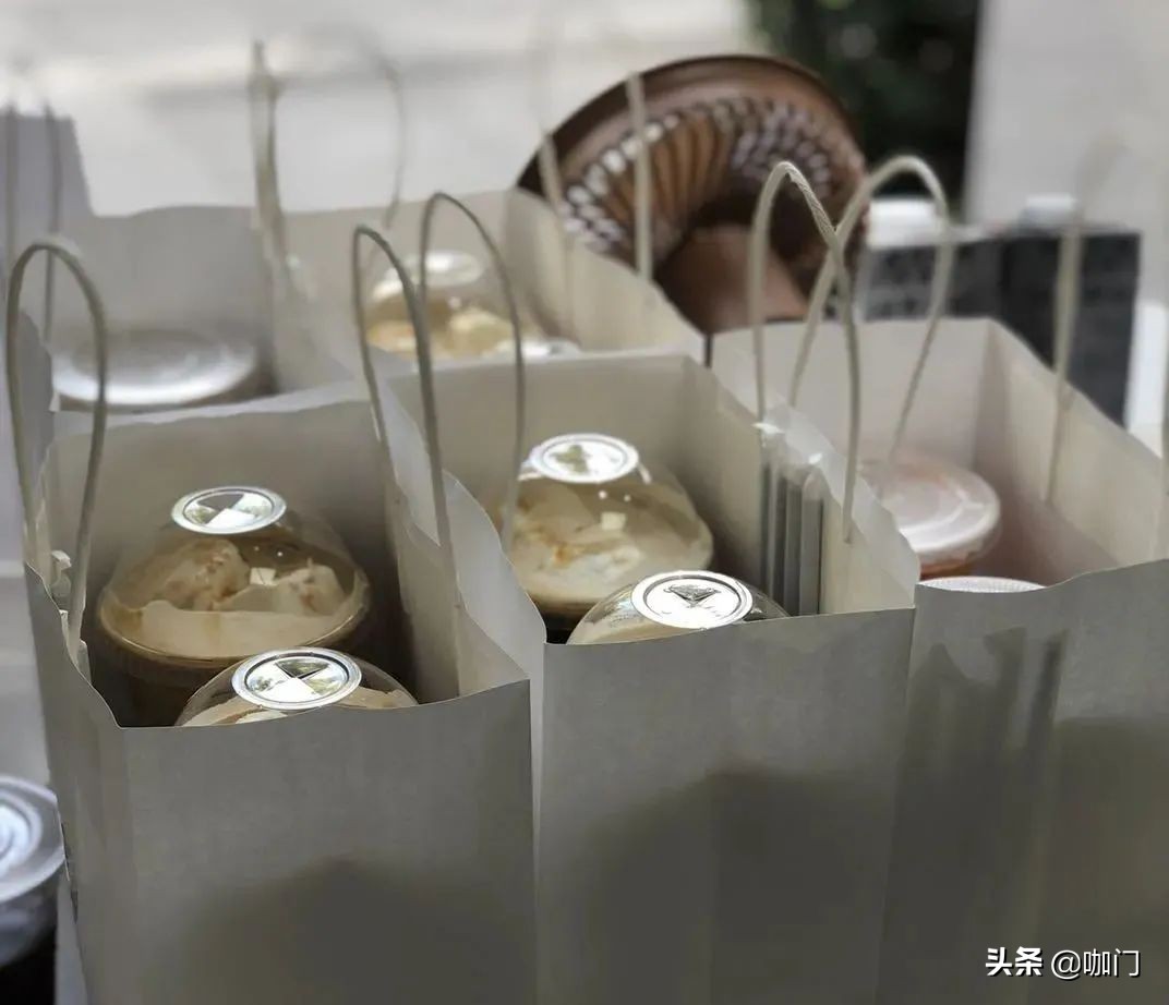 探店｜外卖月销4000单！这个7m²小店，发现了咖啡新机会