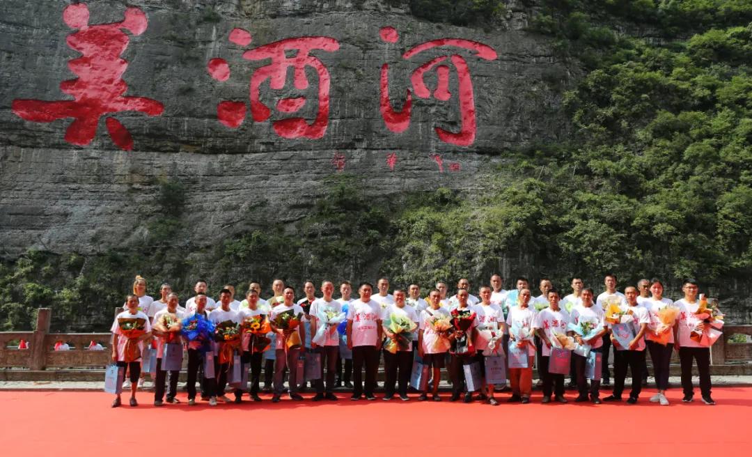 美酒河摩崖石刻在哪里观看,世界纪录最大山体雕刻