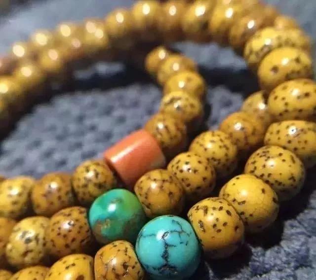 星月菩提如何盘玩成白的,星月菩提奶油黄怎么盘