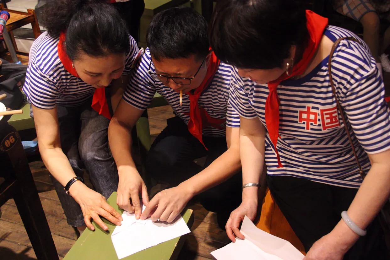 超龄儿童戴红领巾图片,戴红领巾的小朋友六一儿童节