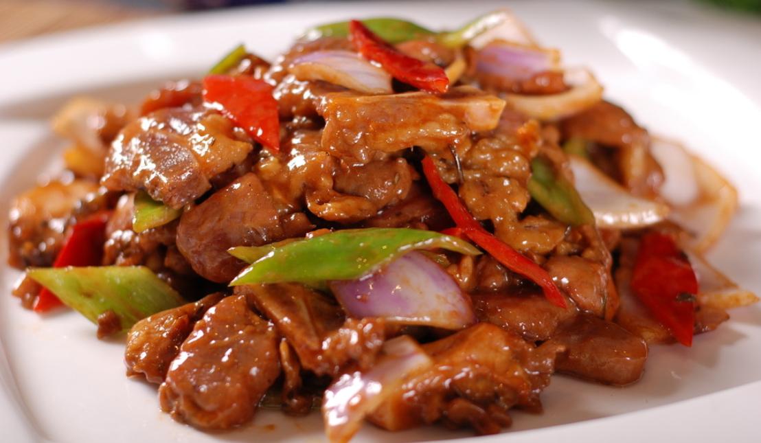 *小平邓**外出开会嘱咐：工作餐简单就好，一个菜一碗汤，能吃饱就行