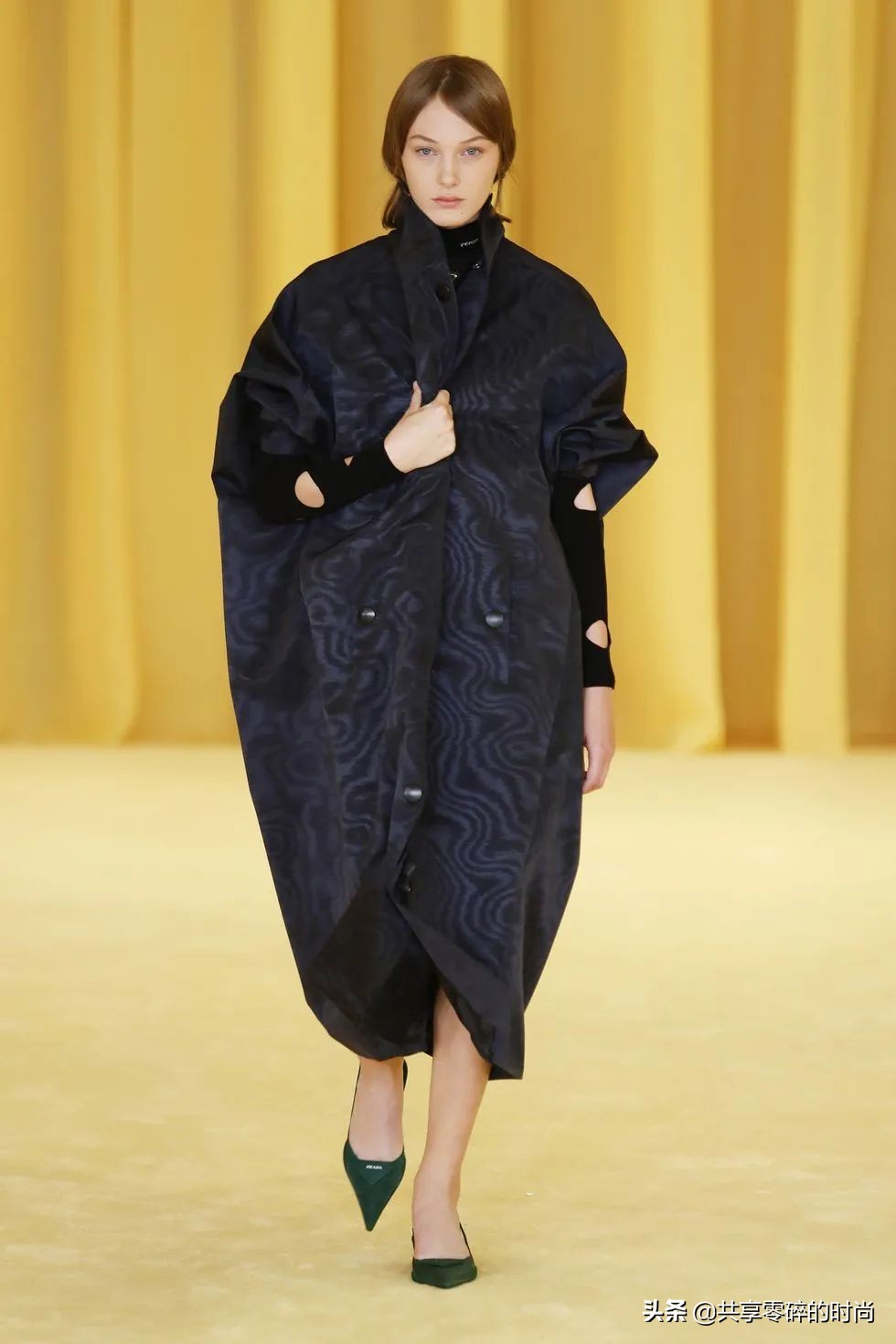 prada普拉达时装秀2018,普拉达prada2022春夏秀场蔡徐坤