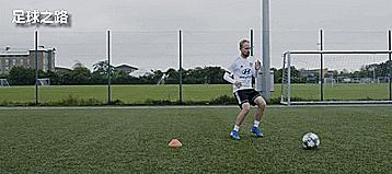 虚晃过人教学跑位,足球双人过人招式教学