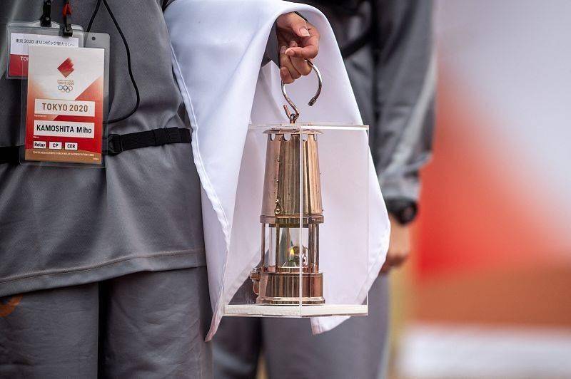 奥运圣火熄灭主火炬闭合,奥运圣火缓缓熄灭