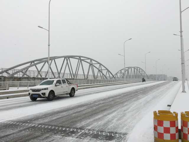 石嘴山普遍降雪气象台发布道路结冰黄色预警