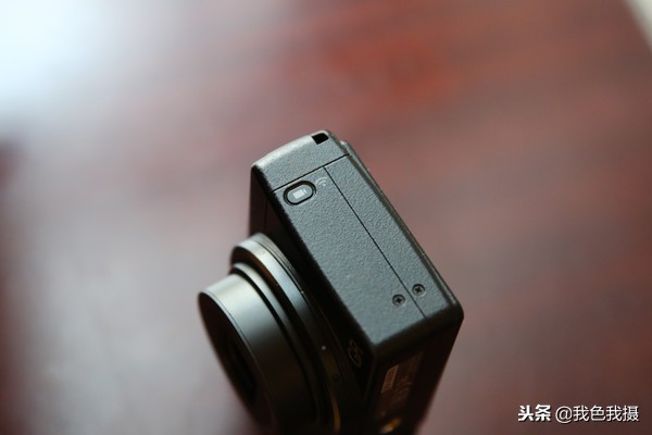 转发骚机社一篇关于理光GRIII上手实测以及以GRII比较