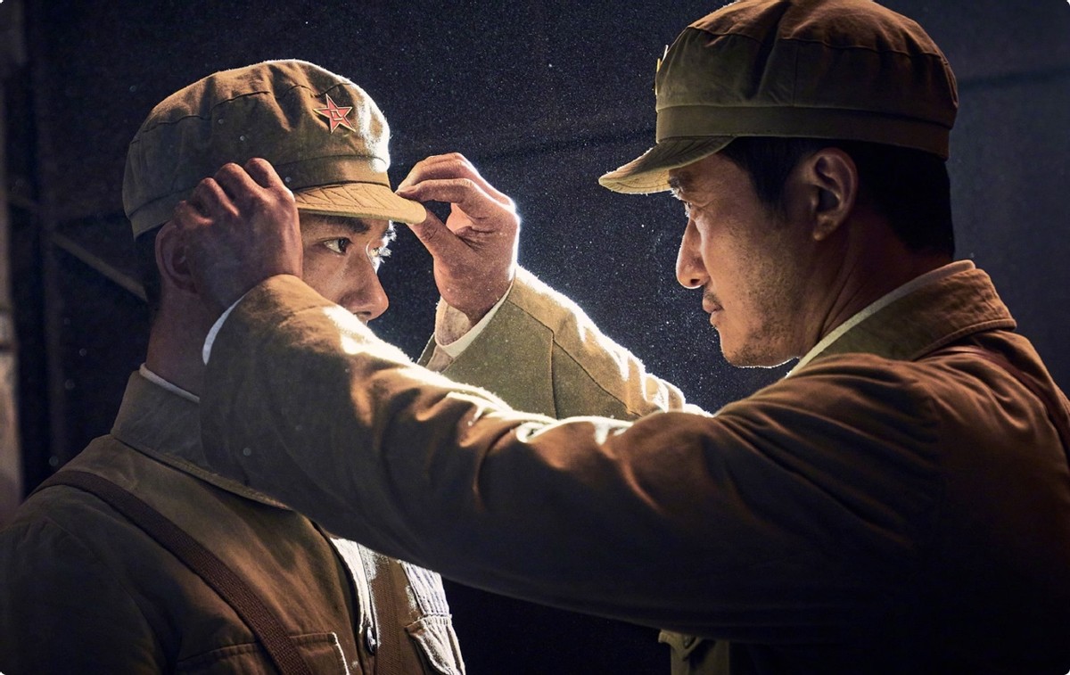 长津湖给易烊千玺送围巾的女孩,长津湖给易烊千玺送围巾