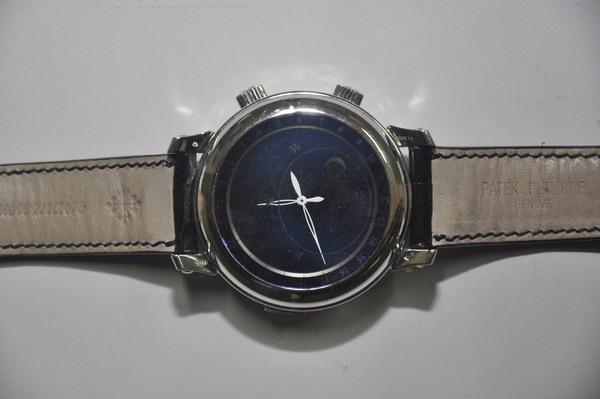 720万名表拍卖背后：公安局长与女下属酒店开房被*拍偷**敲诈，销毁证据后放人