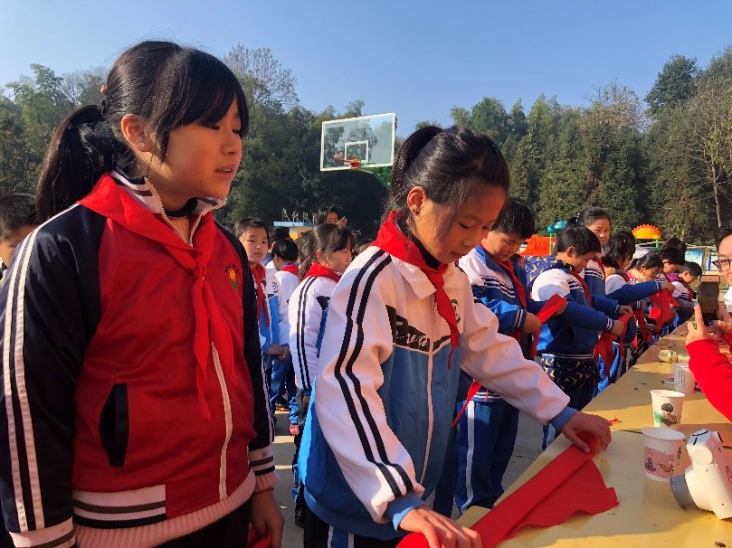 用爱浇灌花朵用心呵护成长,用爱浇灌你成长