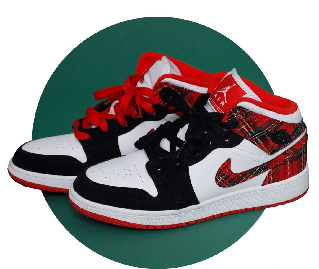 我花2000块抢到3双限量球鞋,还送了一个包...