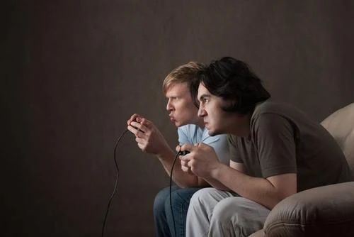 从手机游戏走向电脑游戏,从手机到手机