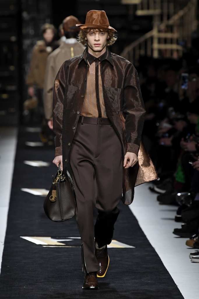 米兰时装周fendi2022春夏系列,米兰时装周2019秋冬fendi价钱