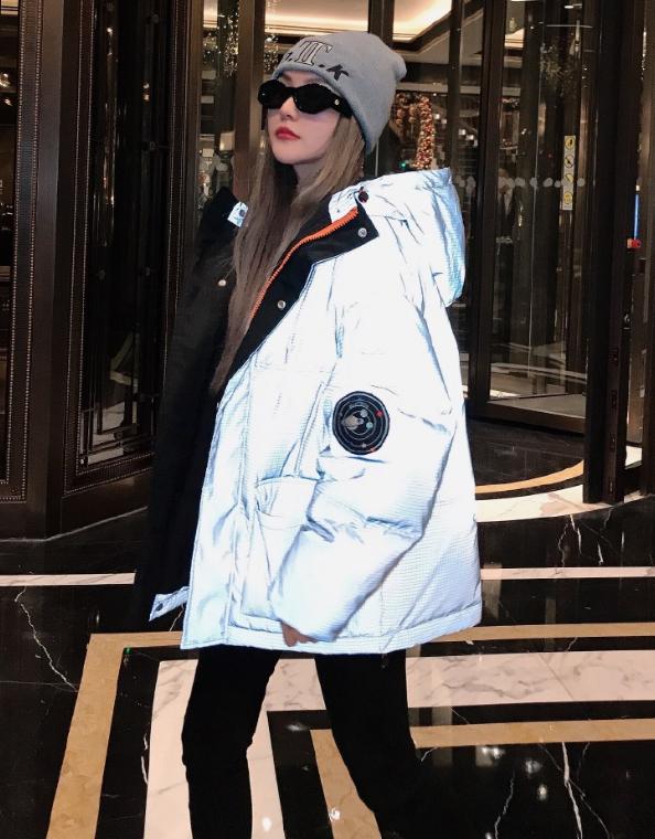 有种“救场”叫周扬青，看她穿短裙后坐下姿势，女生都该来学习