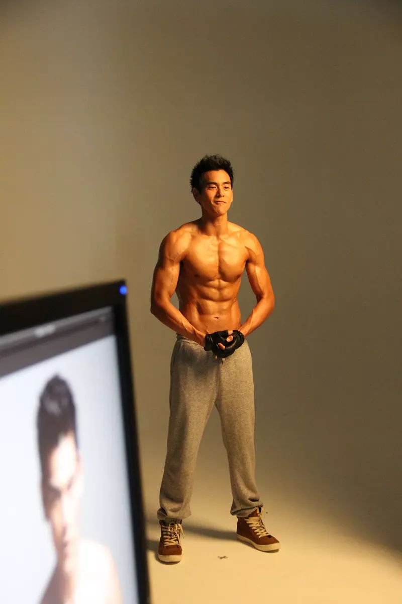 亲爱的热爱的韩商言腹肌,韩商言露出全部腹肌