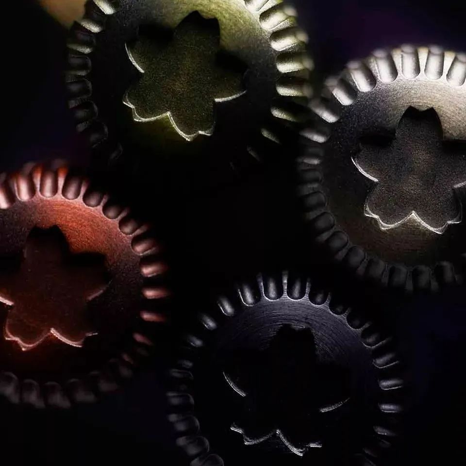 现在，全靠霓虹文具给我带来工作归属感