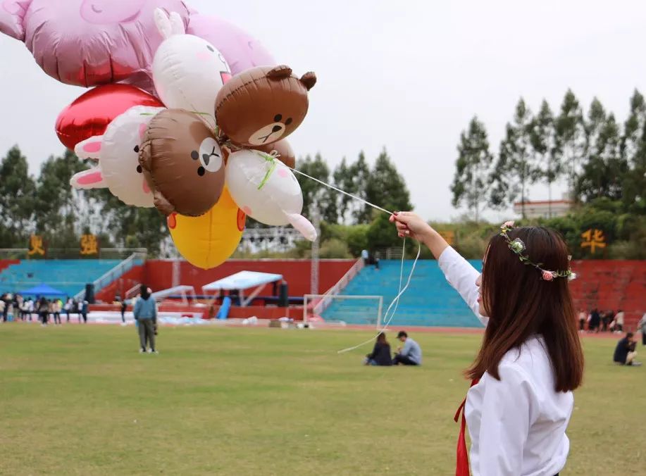 毕业季毕业照拍照姿势,毕业季来袭这些毕业照太硬核