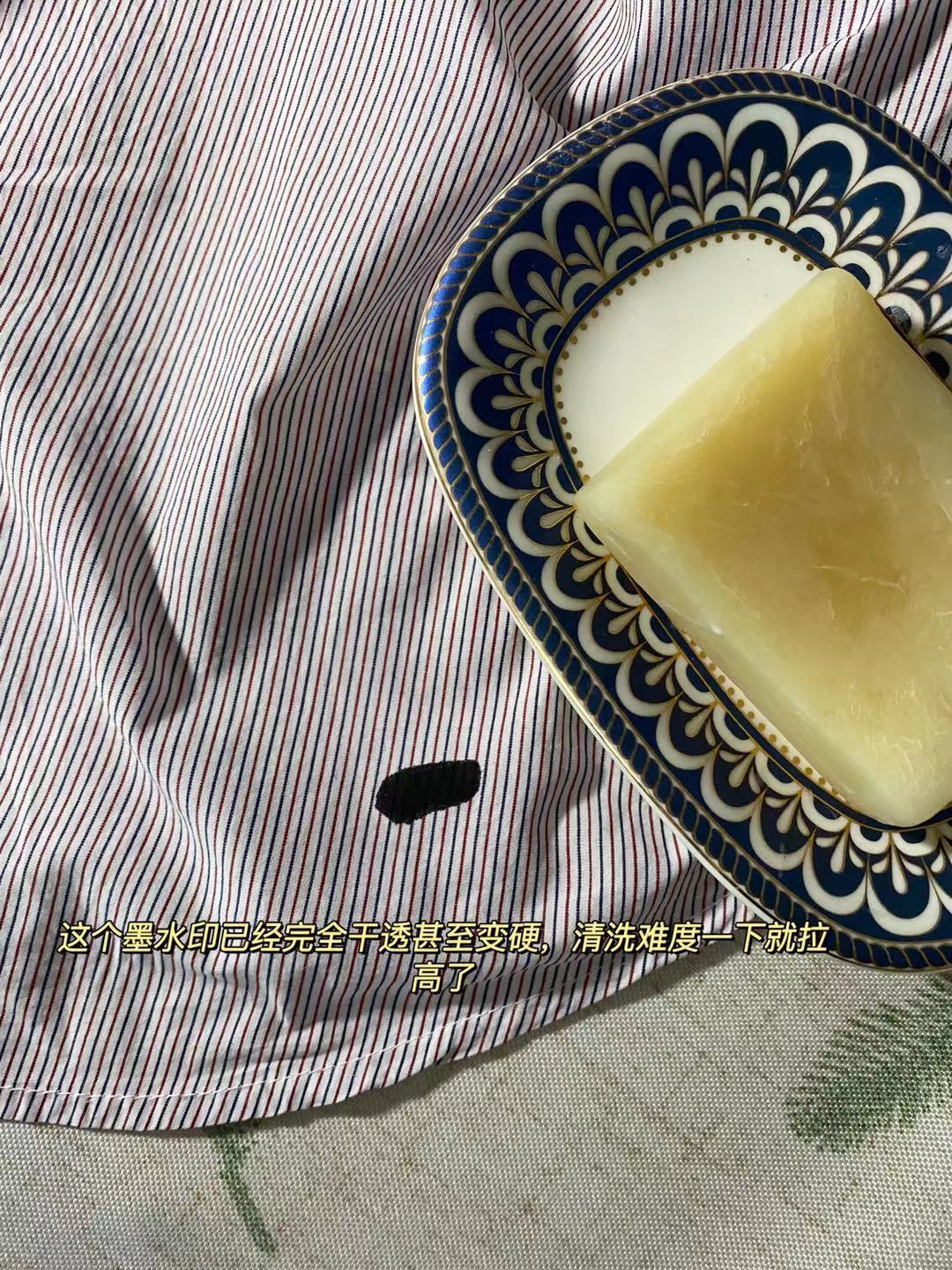 衣服上碳素笔渍印怎么去除,怎么去除衣服上的画笔印