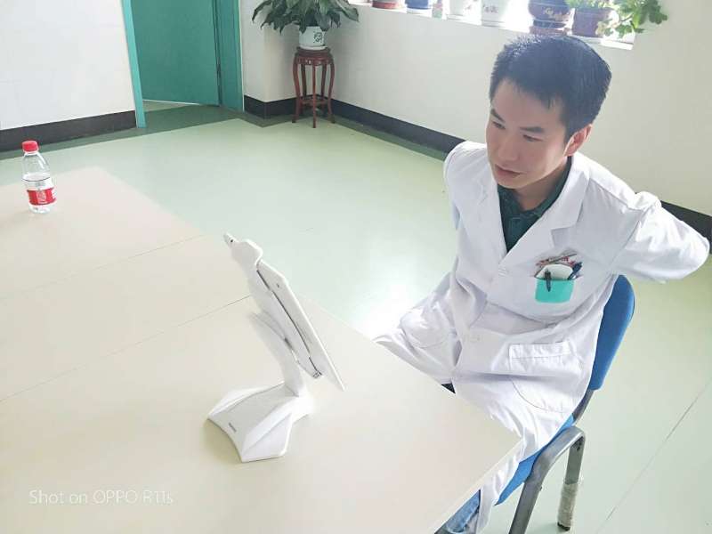 视频问诊+药品配送，患者足不出户就看上*疆新**这家医院大专家
