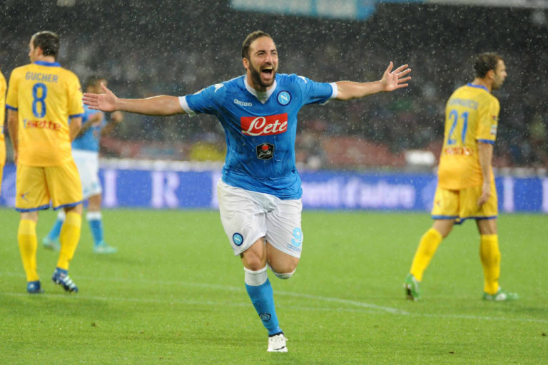 谁是足球场最强得分王,谁是足坛历史上进球最多的球员