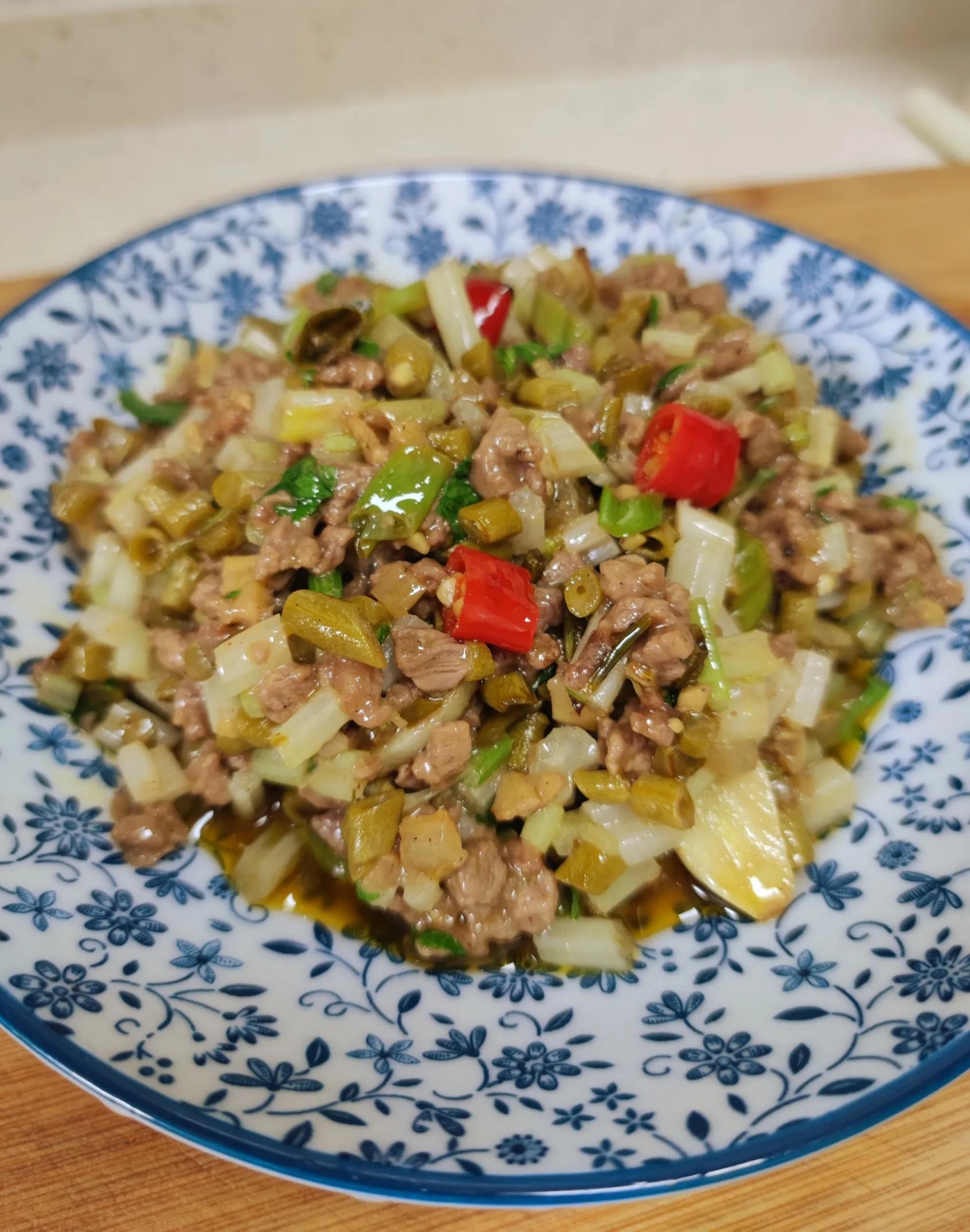 泡豇豆炒牛肉末教程,简单粗暴炒豇豆