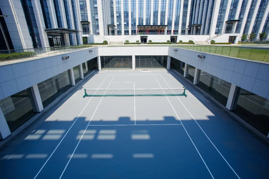 高大上！惟亚蒂独家合作球场灯的智谷富春园足球场正式投入使用