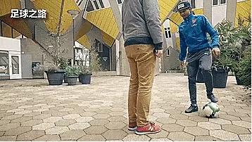 花式足球起球教学视频,足球彩虹起球教学