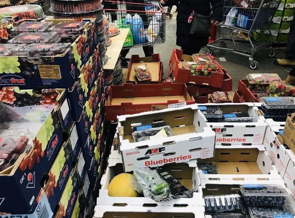 在穷困潦倒面前一文不值,拼多多是贫民窟的福音吗