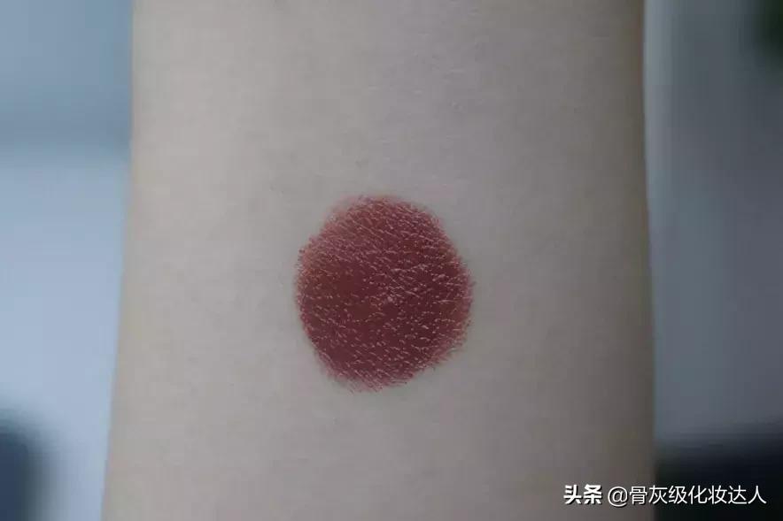 买到不喜欢的口红,显老气的口红怎么拯救