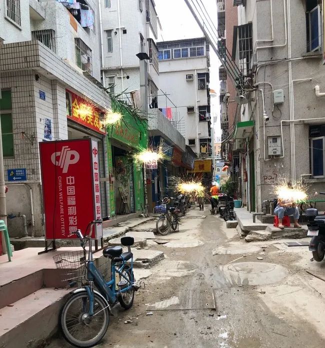 咖啡没有水的包容性，别什么都加进去：龟苓膏、咸柠七…