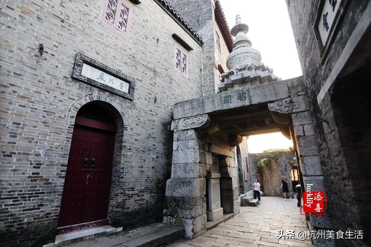 镇江美食三茅宫地锅鸡,镇江美食推荐锅盖面