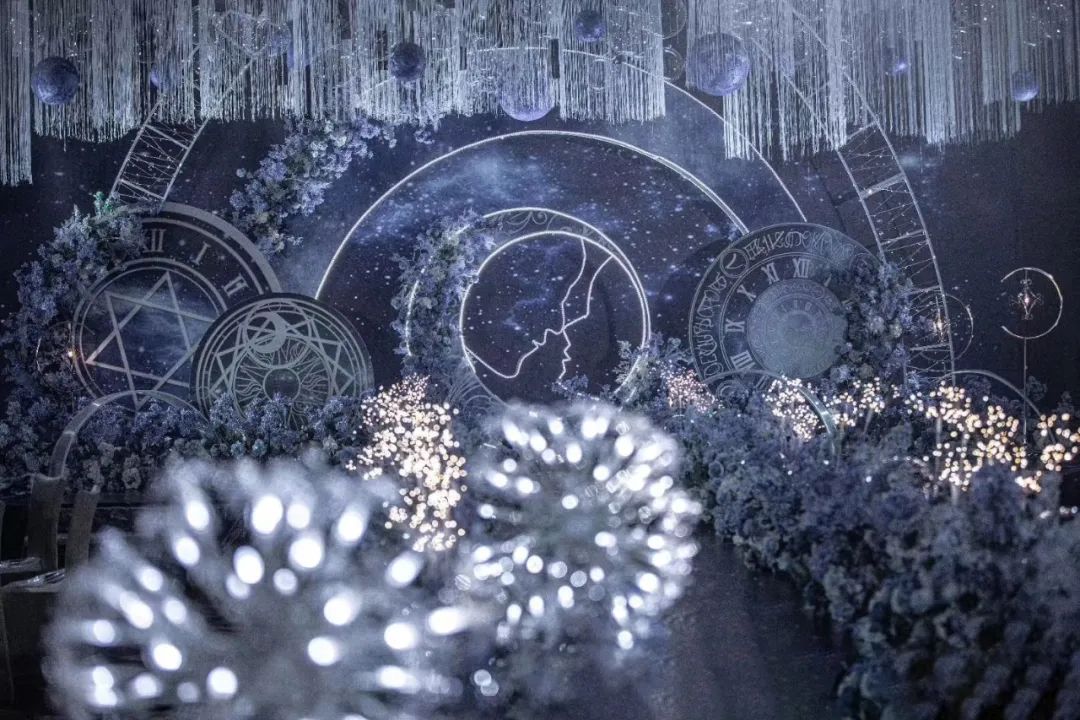 这场静谧梦幻的蓝色星空婚礼,一场神秘浪漫的星空婚礼