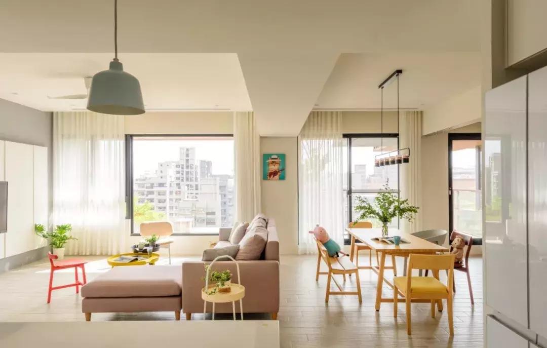 房子装修花再多钱,客厅还是沙发+茶几+电视柜,这样装修好看实用