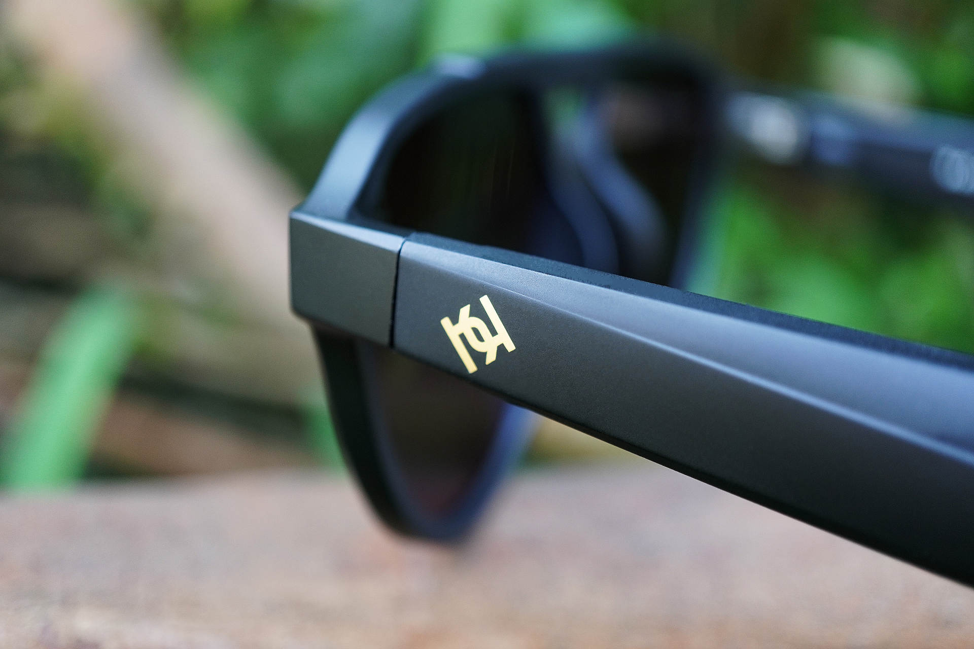 听歌打电话的眼镜,海伦凯勒眼镜偏光防紫外线墨镜