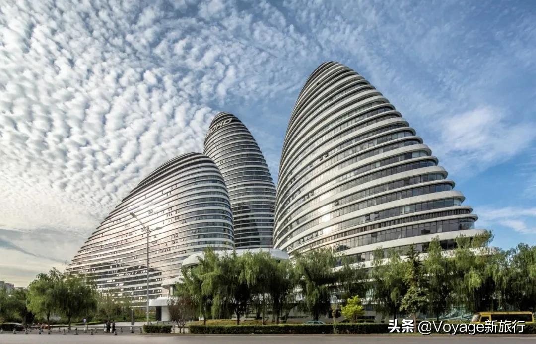 不可多得的扎哈遗作，这家最新开幕的未来感酒店，仿佛睡在酷炫的太空飞船里！