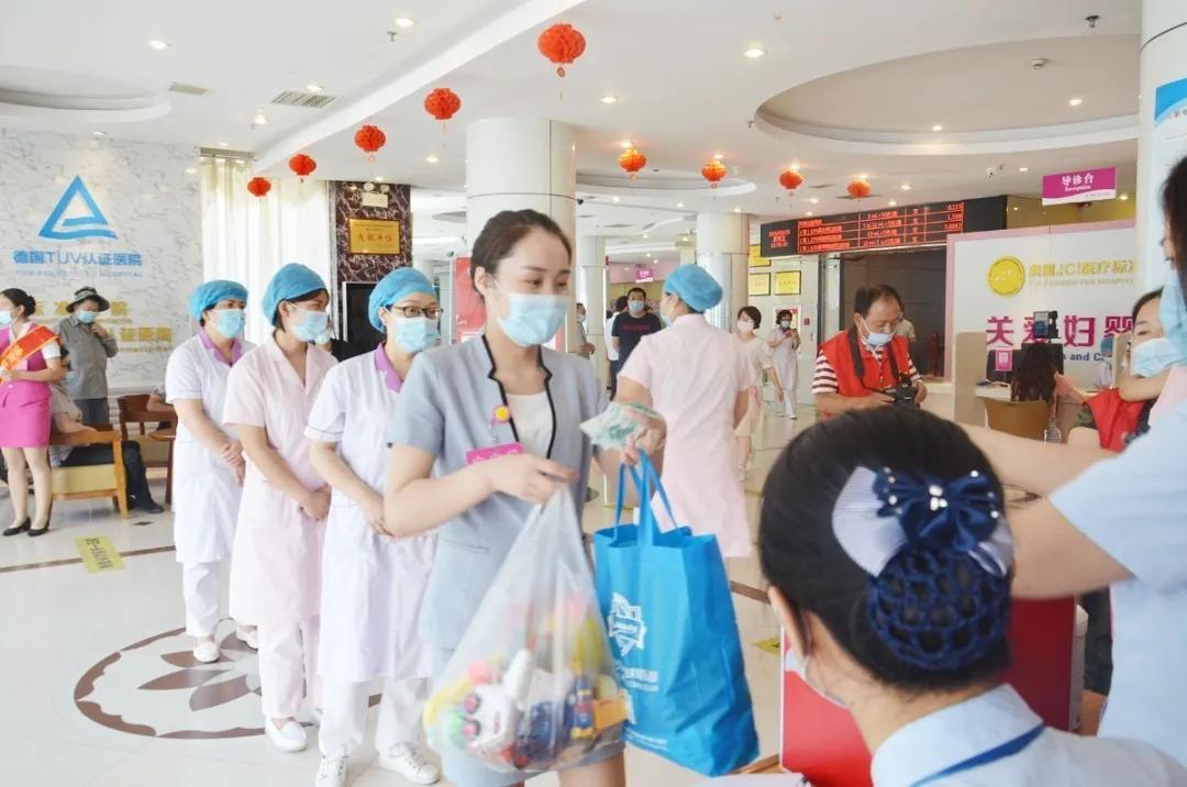 牡丹妇产医院*党**支部为“脑瘫妈妈”*党**晶晶公益募捐