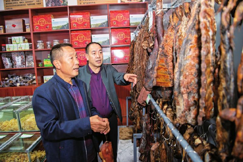 重庆：王发财新店开业了要带老乡一起发财