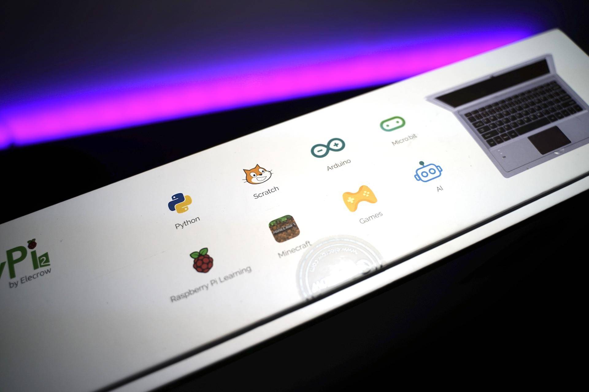 软硬件结合,内置教程浅学易懂,程序员爸爸体验壳乐派编程学习机