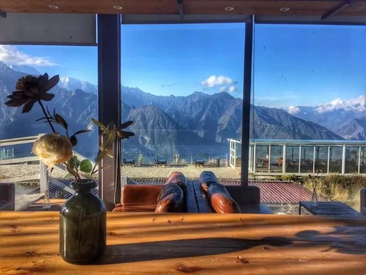 慢综艺之光拒绝剧本测评数十家“顶级”民宿，第一期就是浮云牧场