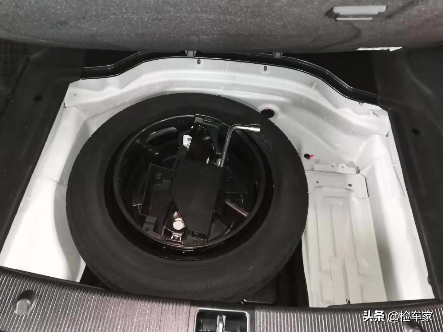 7万公里贬值26万，12万买奔驰C级值不值？网友：买车容易养车难