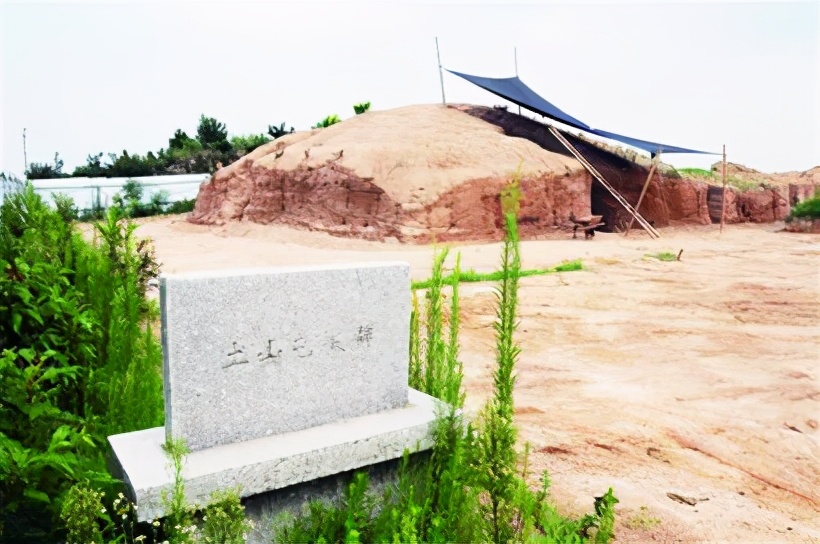 工地挖出红色棺椁历经700余年,农民挖出千年古墓完整版