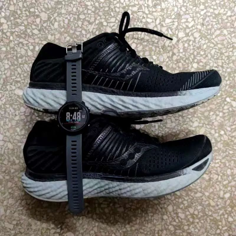 涨见识了!原来很多开宝马的都有一面鞋墙,穿的球鞋不上千就上万