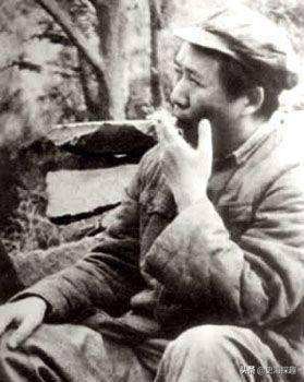 毛*东泽**,戎马岁月里抽“百家烟”的故事