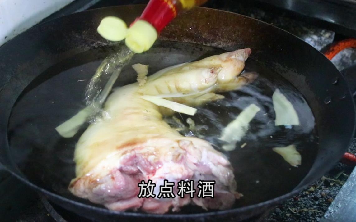 把猪脚炖好吃的做法,两年的猪脚怎么煮好吃又简单