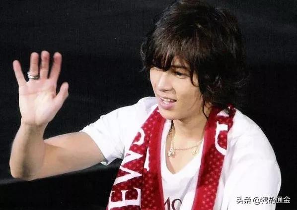 男儿断掌千斤两女人断掌很凄凉,男人断掌千斤两什么意思