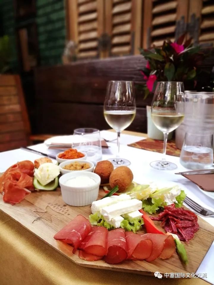 贝尔格莱德老街区饮食,在贝尔格莱德吃北京烤鸭