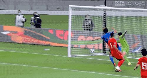 武磊独造3球拯救国足事件,武磊逆境救主助国足